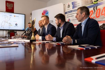 zdjęcie z konferencji prasowej - 19. PKO P&oacute;łmaraton Rzeszowski, fot. Grzegorz Bukała, Urząd Miasta Rzeszowa